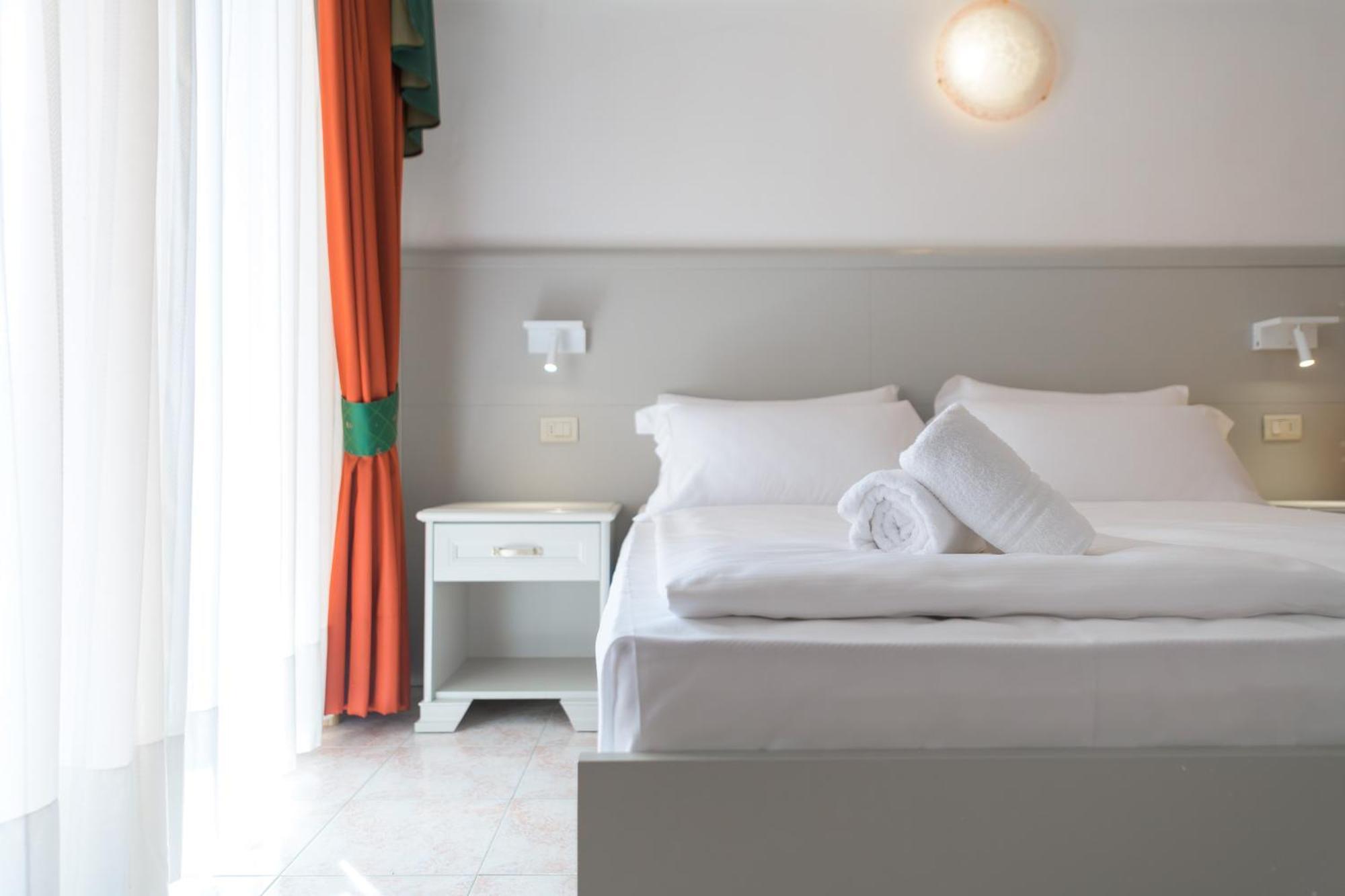 Hotel Garda Bellevue Limone sul Garda Exterior photo