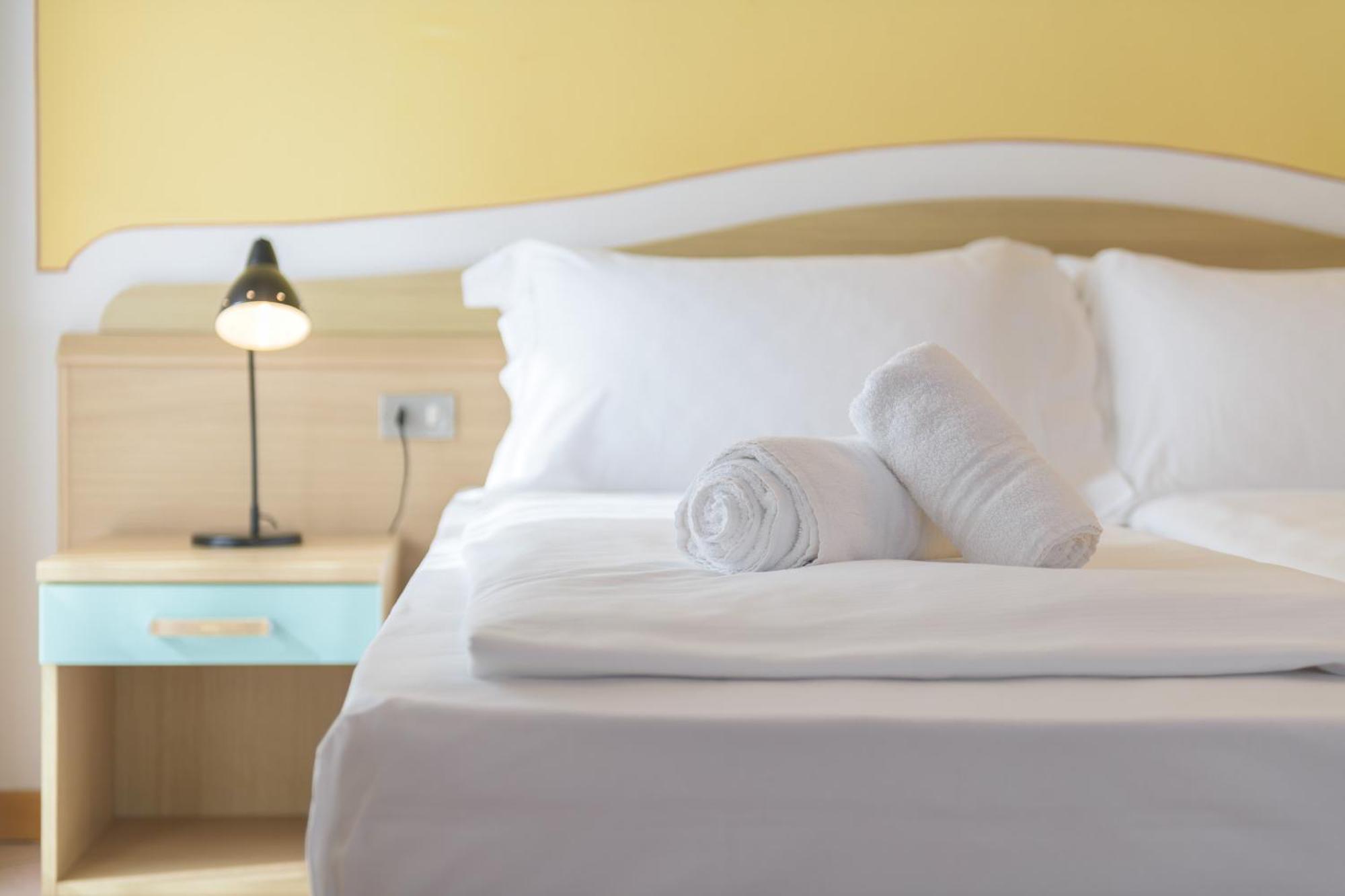 Hotel Garda Bellevue Limone sul Garda Room photo