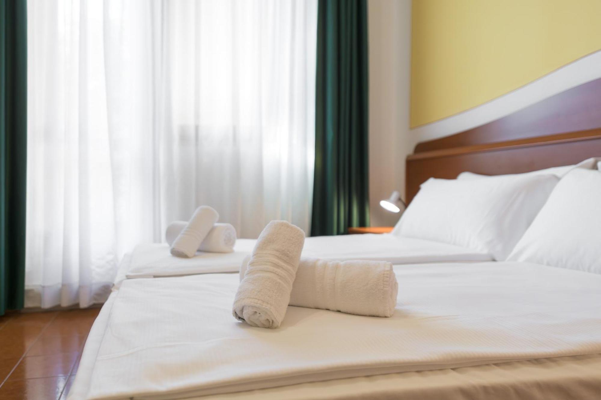 Hotel Garda Bellevue Limone sul Garda Room photo
