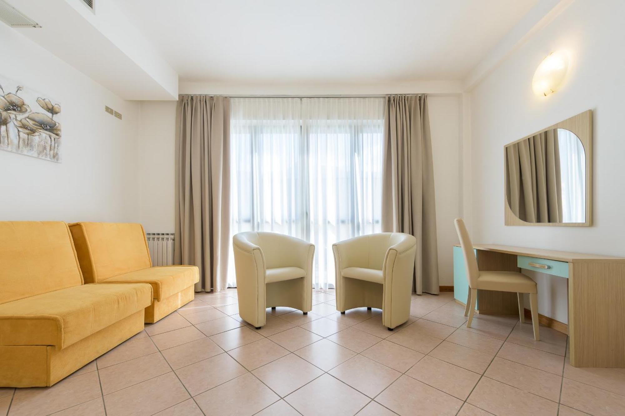 Hotel Garda Bellevue Limone sul Garda Room photo
