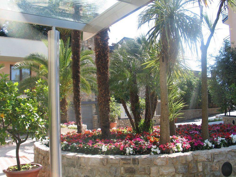 Hotel Garda Bellevue Limone sul Garda Exterior photo